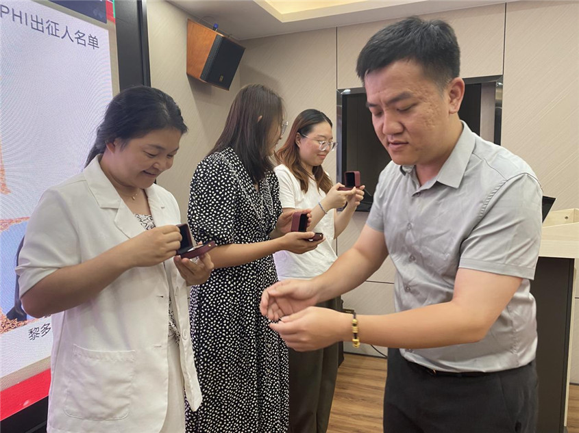 bevictor伟德集团纪念品颁发仪式